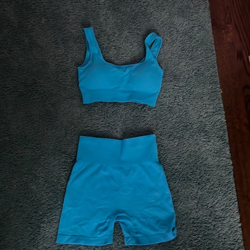 neon blue, sports bra and biking shirt workout set